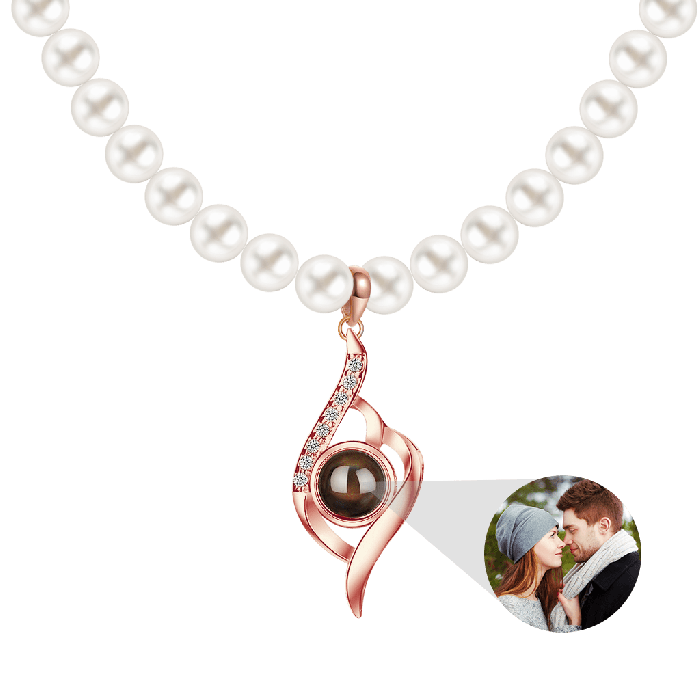 Projection Pearl Necklace