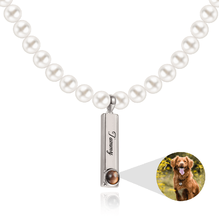 Projection Pearl Necklace